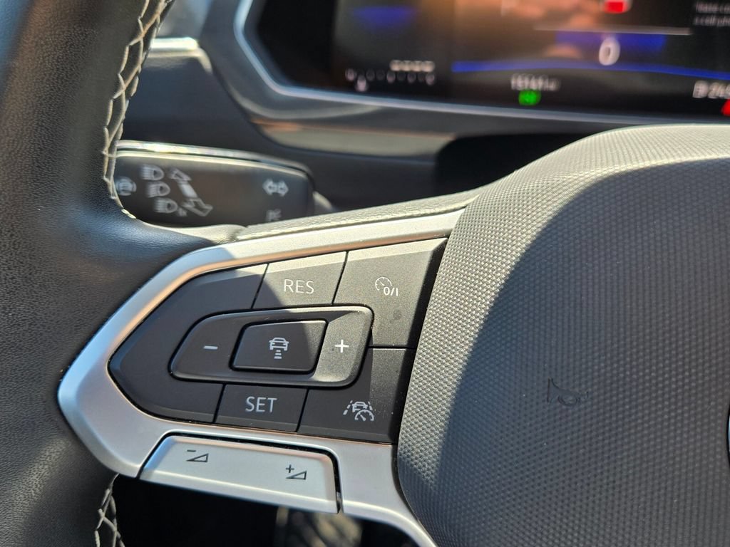 Certified 2023 Volkswagen Tiguan SE FWD image 26