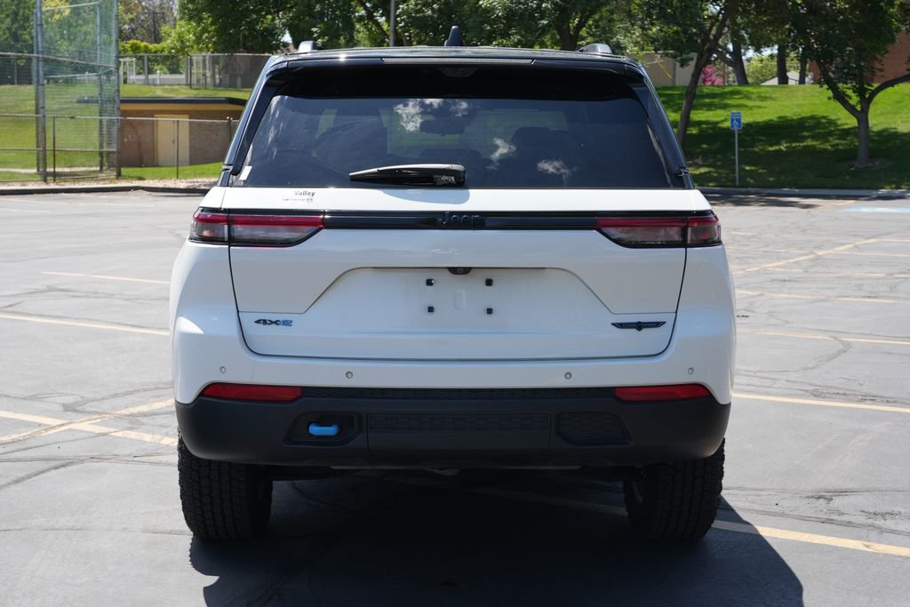 Used 2023 Jeep Grand Cherokee Trailhawk w/ Advanced Protech Group II AWD/4WD image 5