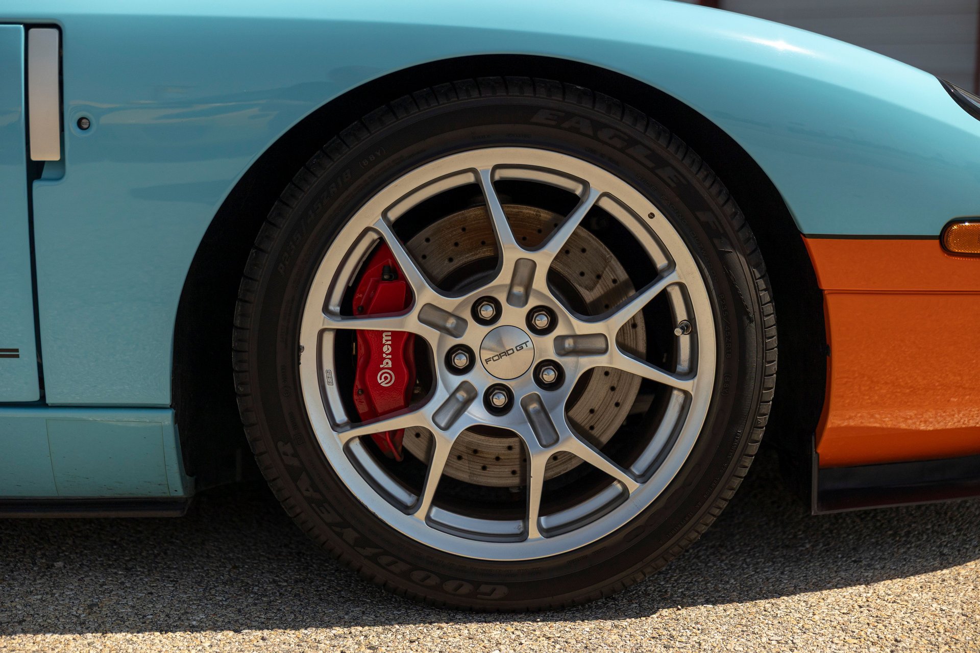 Used 2006 Ford GT RWD image 22