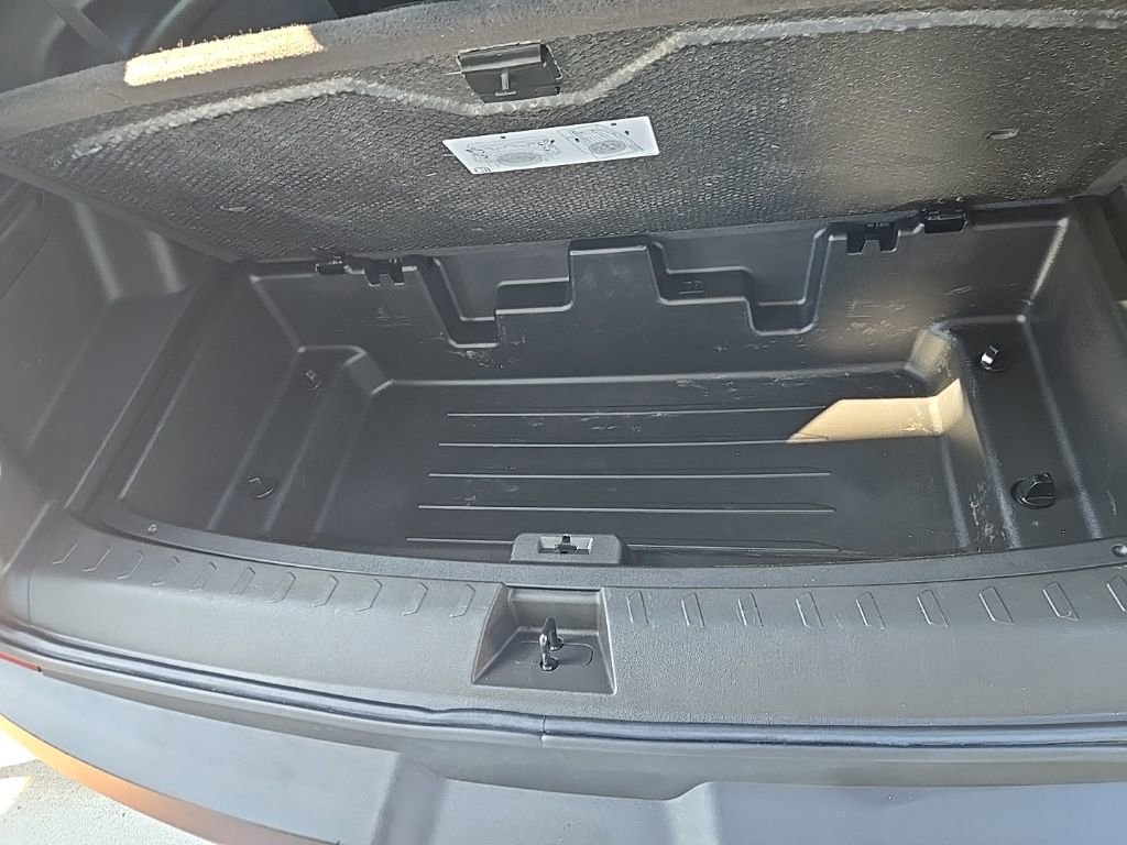 Used 2023 Chevrolet Traverse LT FWD image 51