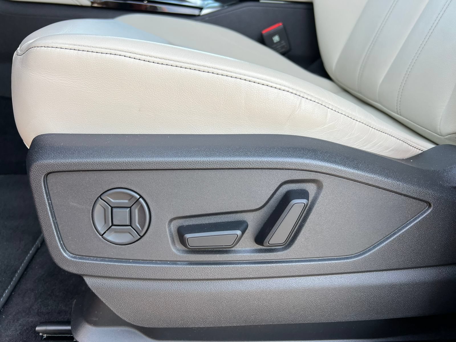 Used 2025 Audi Q5 Premium Plus w/ Premium Plus AWD/4WD image 11