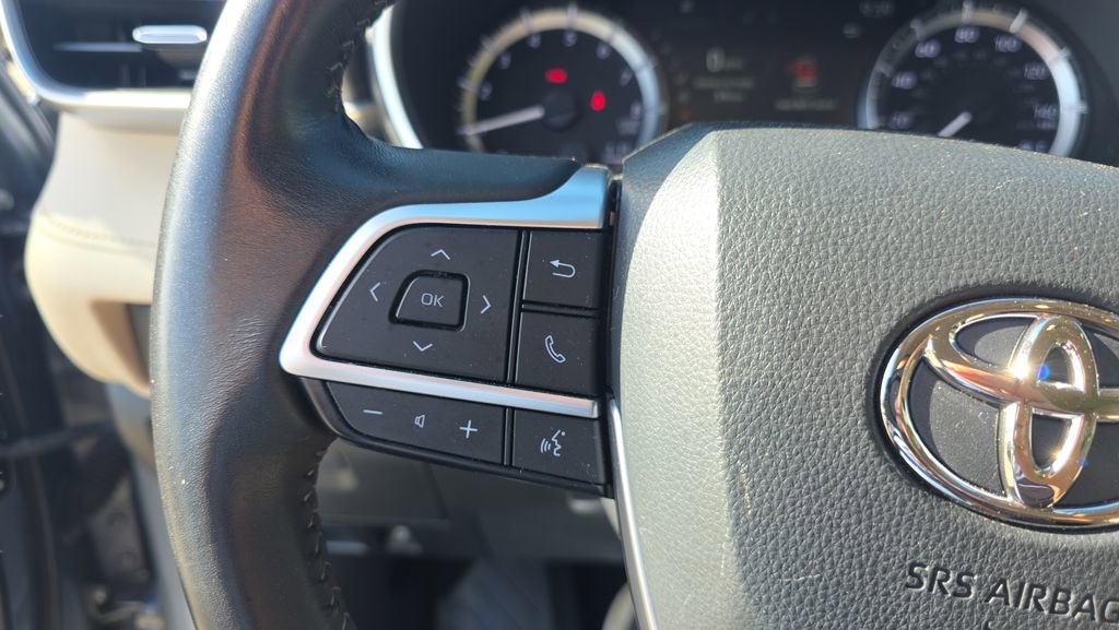 Used 2023 Toyota Highlander XLE image 29