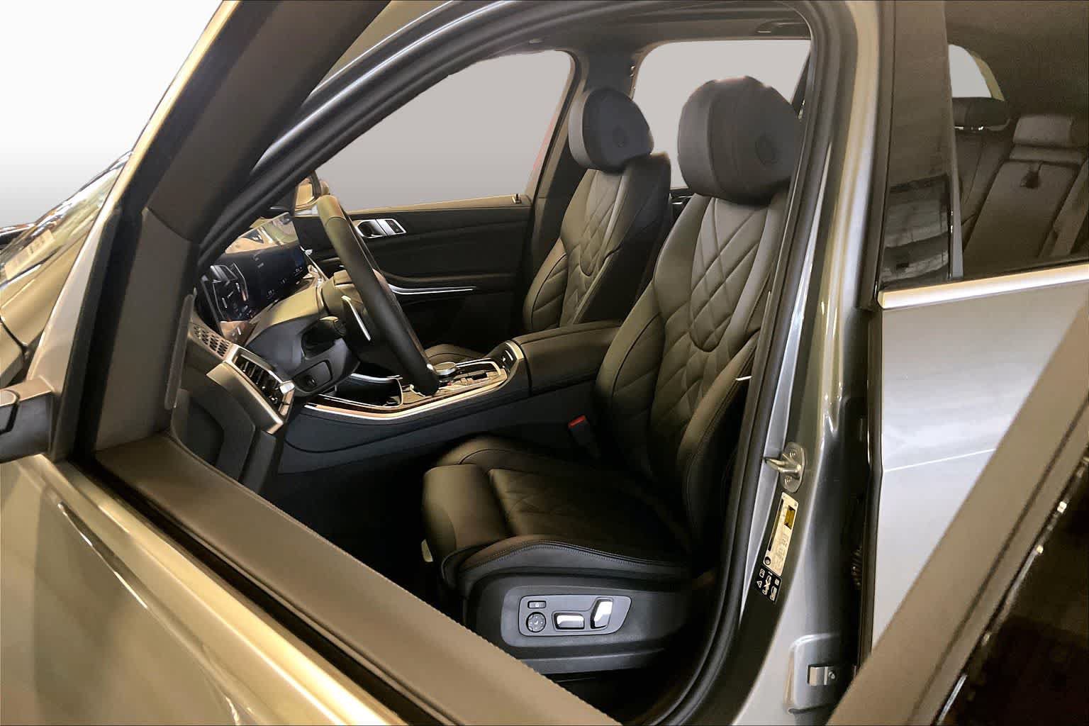 Used 2026 BMW X5 xDrive40i w/ Premium Package AWD/4WD image 9