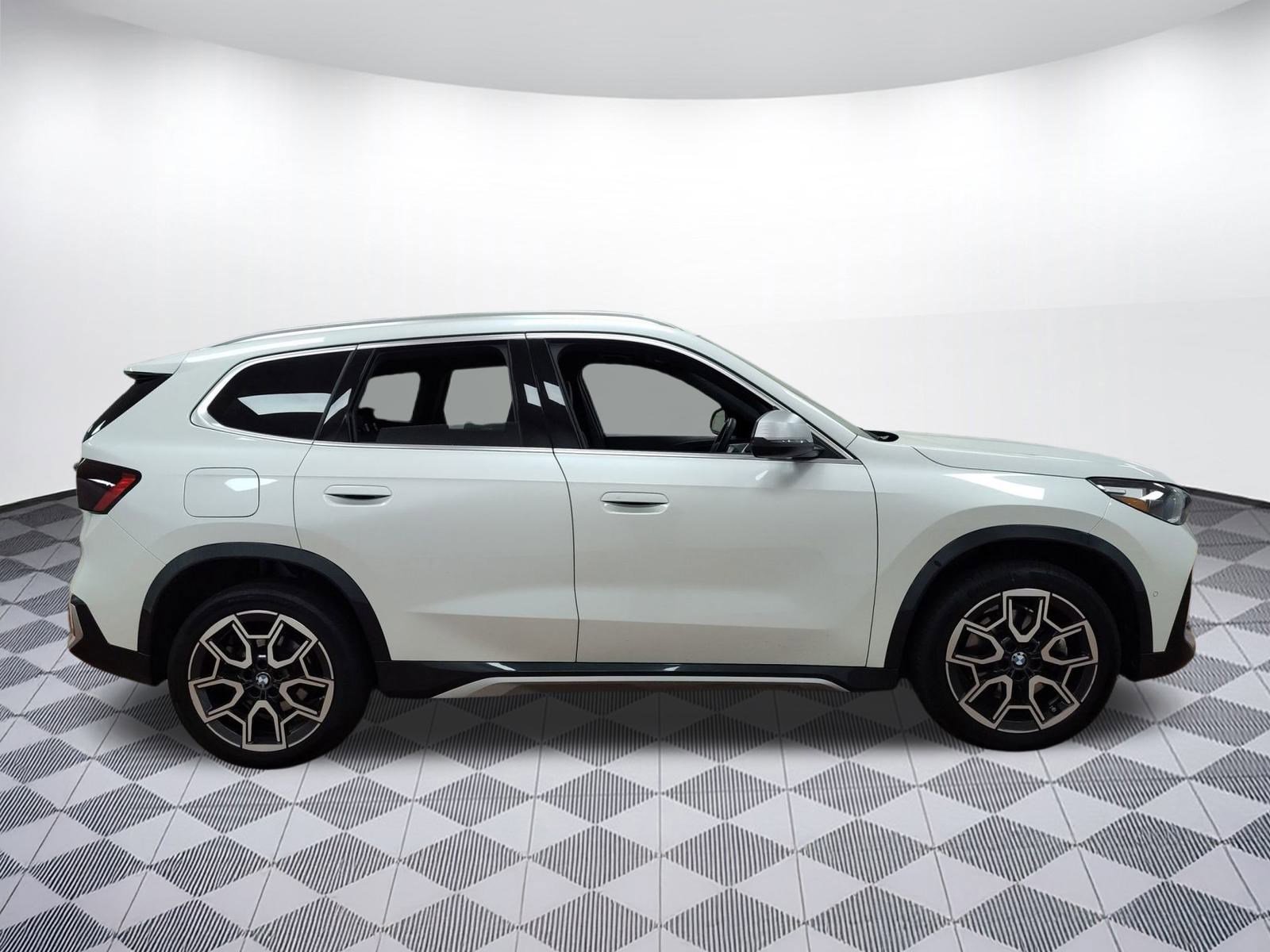 Used 2024 BMW X1 xDrive28i w/ Premium Package image 7