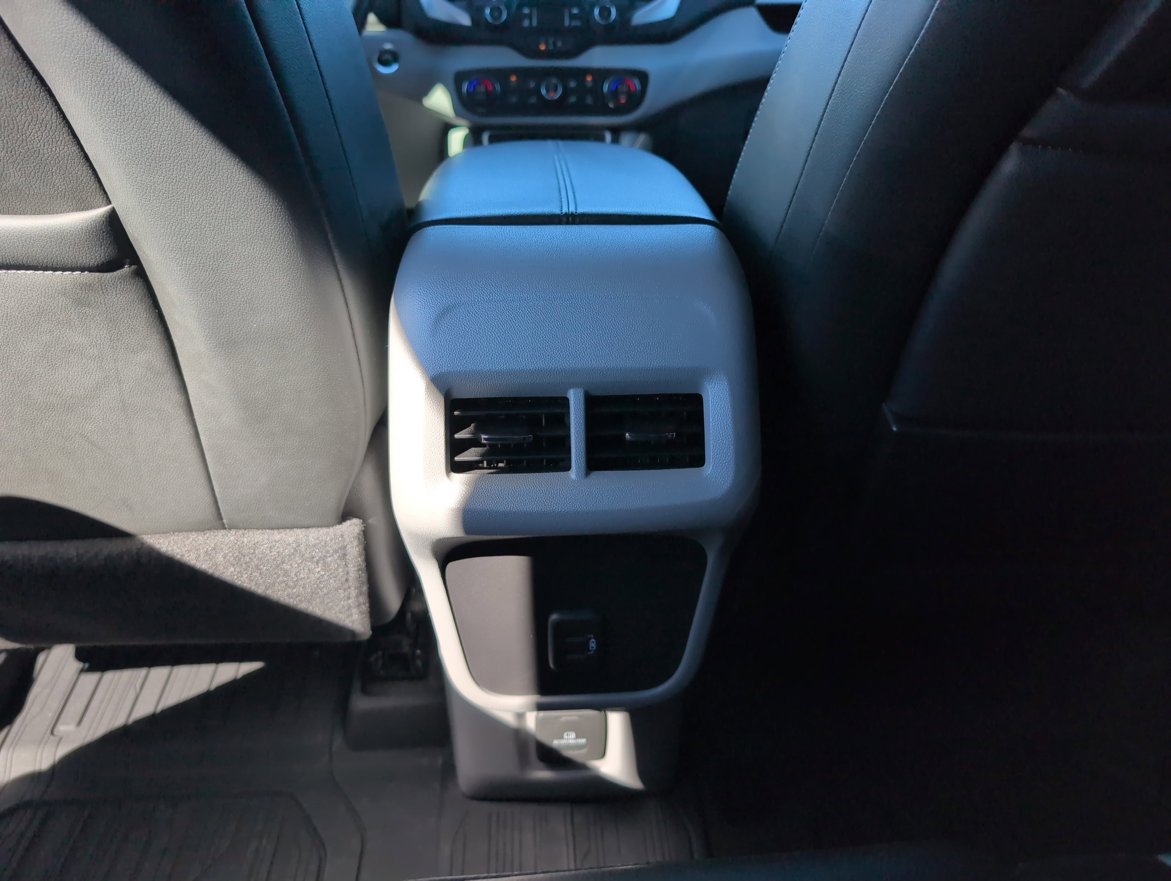 Used 2022 GMC Terrain SLT w/ LPO, Floor Liner Package image 26