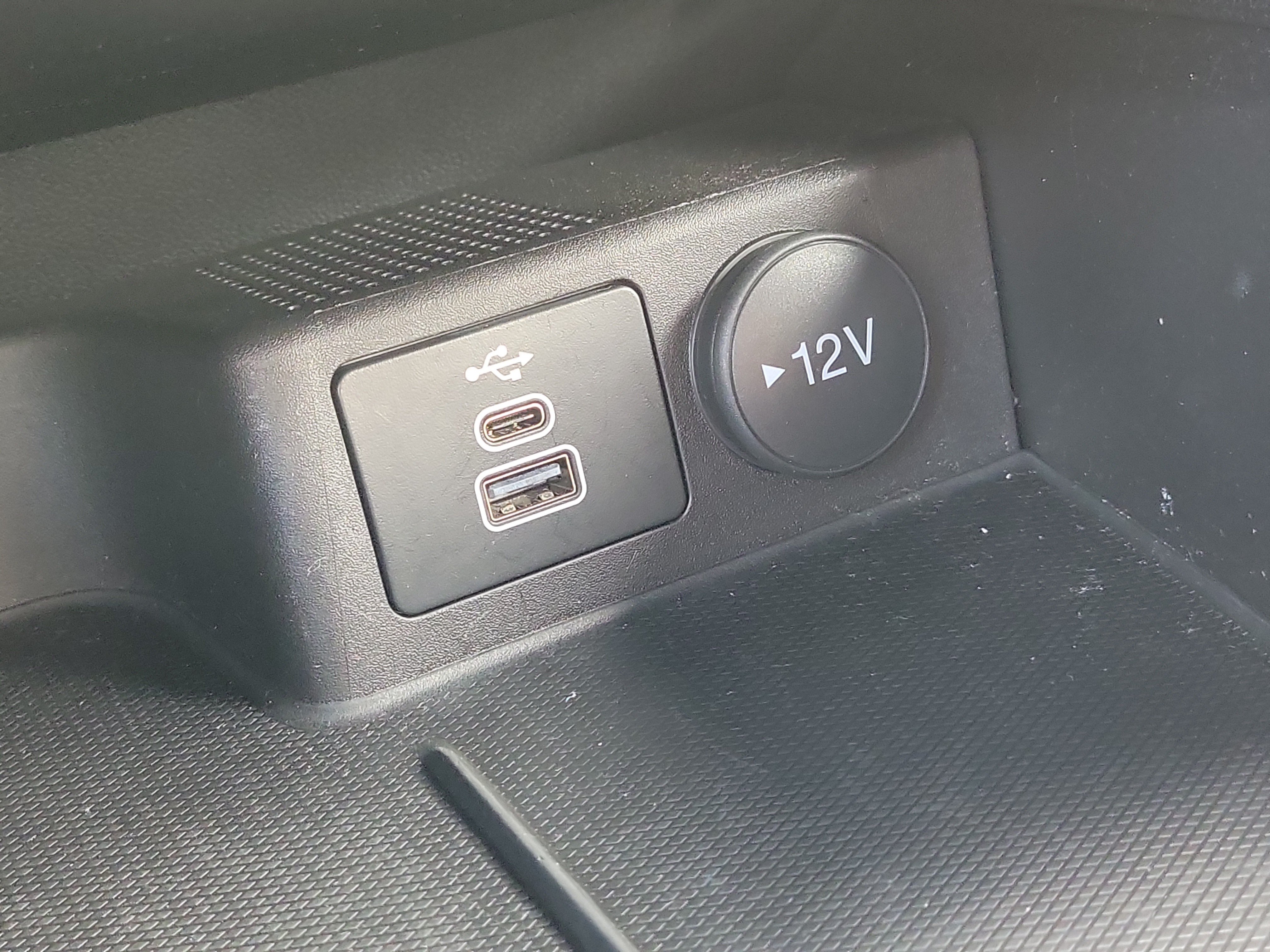 Used 2024 Ford Escape ST-Line w/ Tech Pack #1 FWD image 28