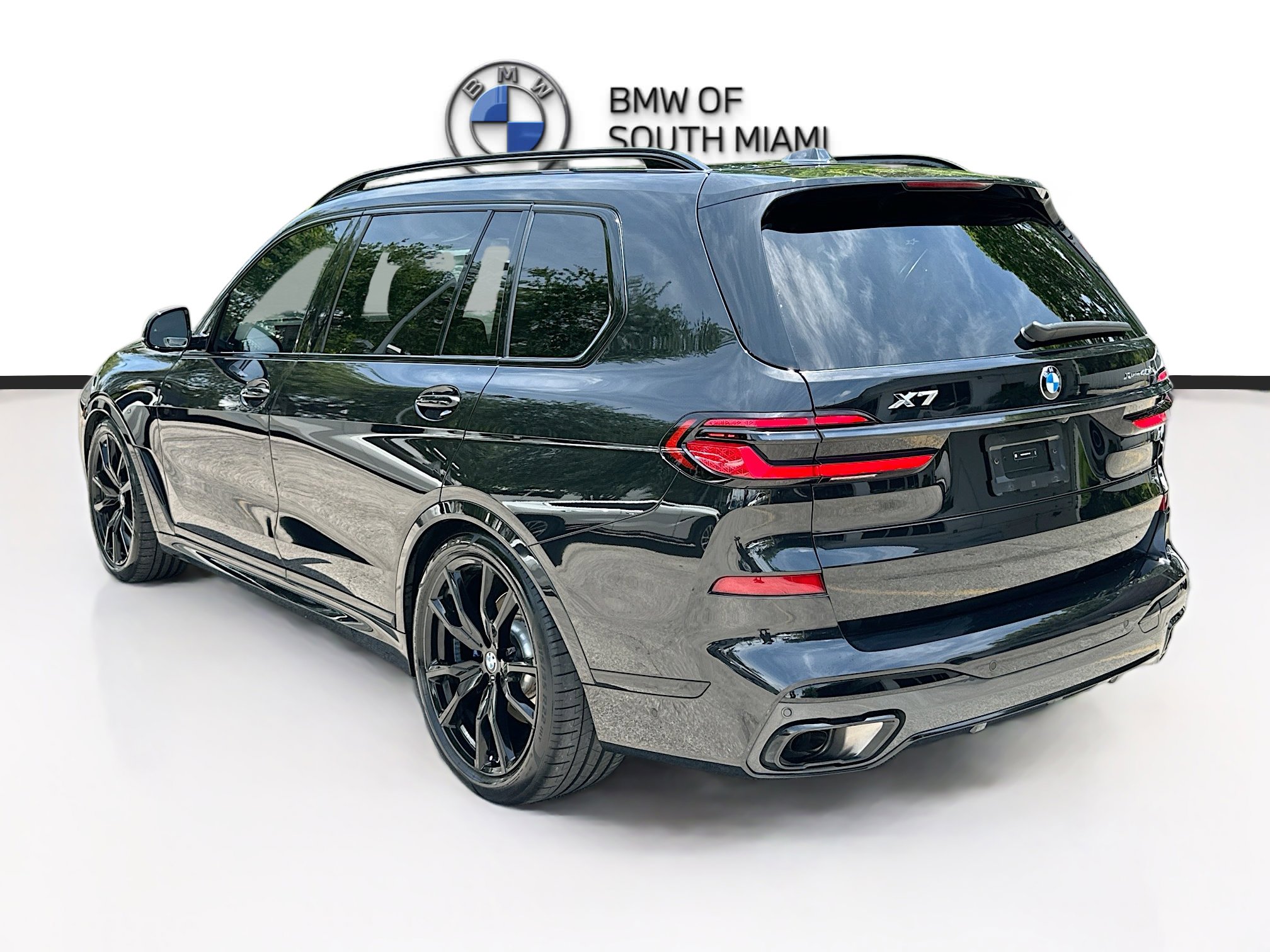 Used 2025 BMW X7 xDrive40i w/ M Sport Package AWD/4WD image 5