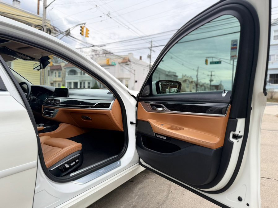 Used 2017 BMW 750i xDrive AWD/4WD image 19