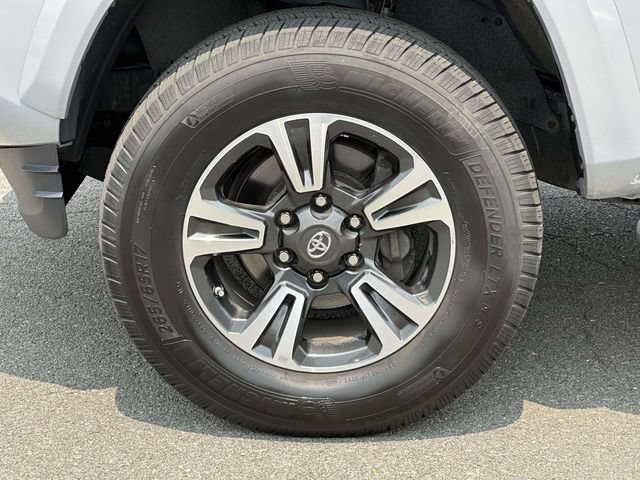 Used 2018 Toyota Tacoma TRD Sport AWD/4WD image 7