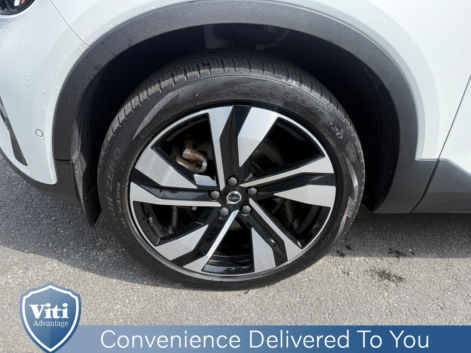 Certified 2024 Volvo XC40 B5 Plus w/ Protection Package Premier AWD/4WD image 12
