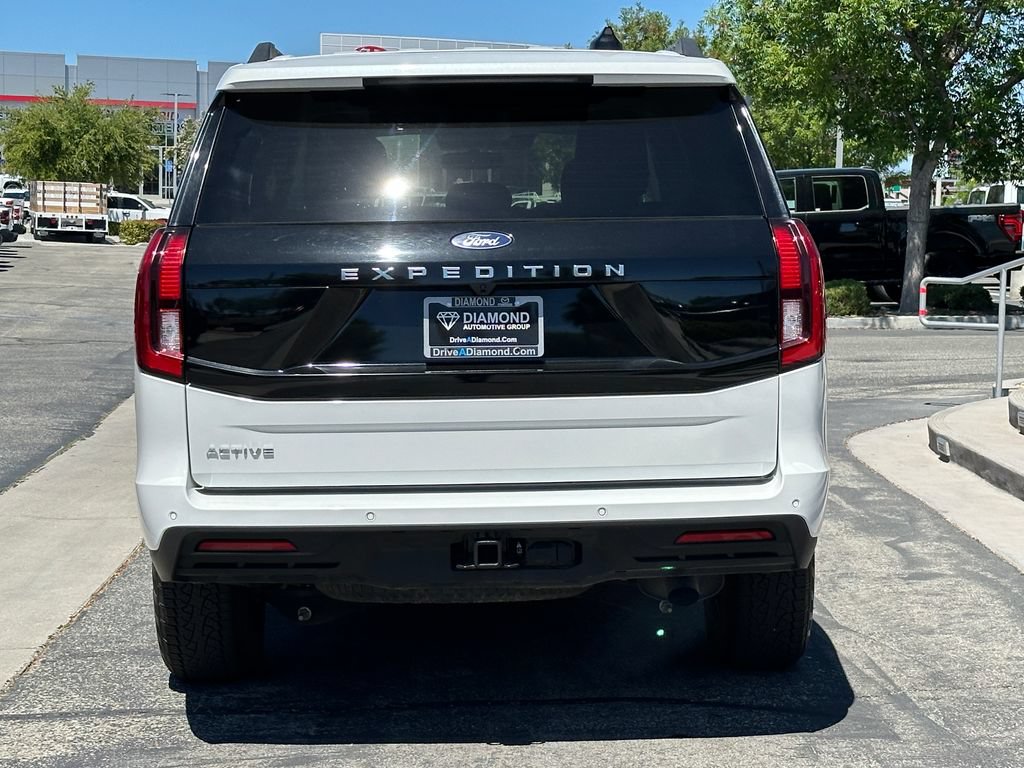 Used 2025 Ford Expedition Active RWD image 6