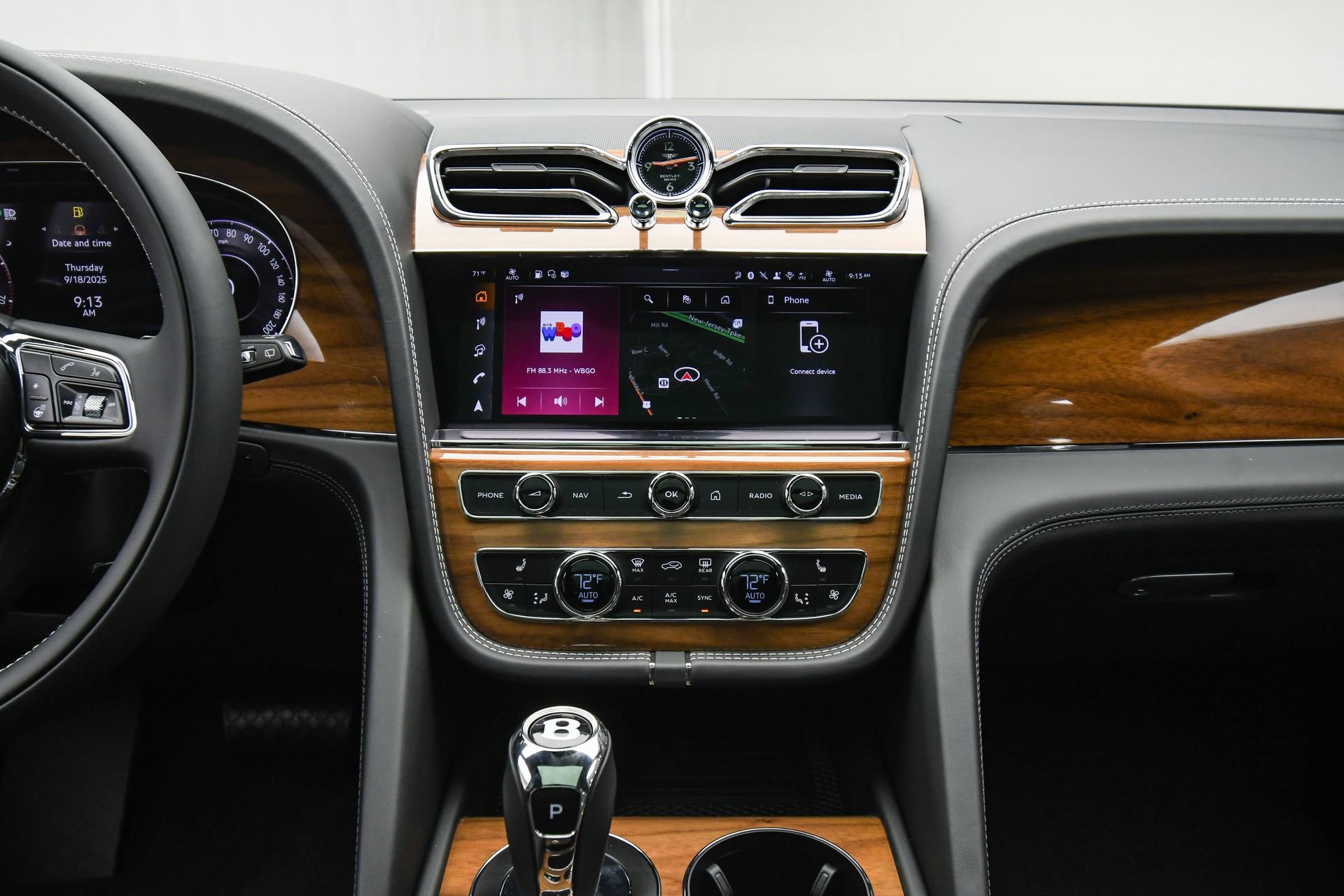 New 2025 Bentley Bentayga image 36