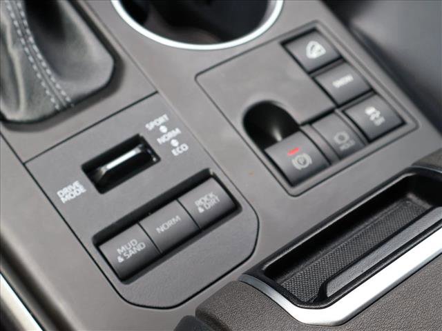 Used 2023 Toyota Highlander XLE AWD/4WD image 19