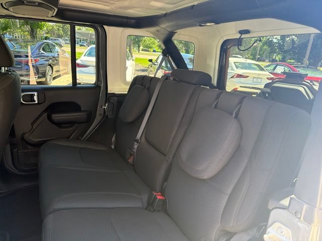 Used 2023 Jeep Wrangler Unlimited AWD/4WD image 33