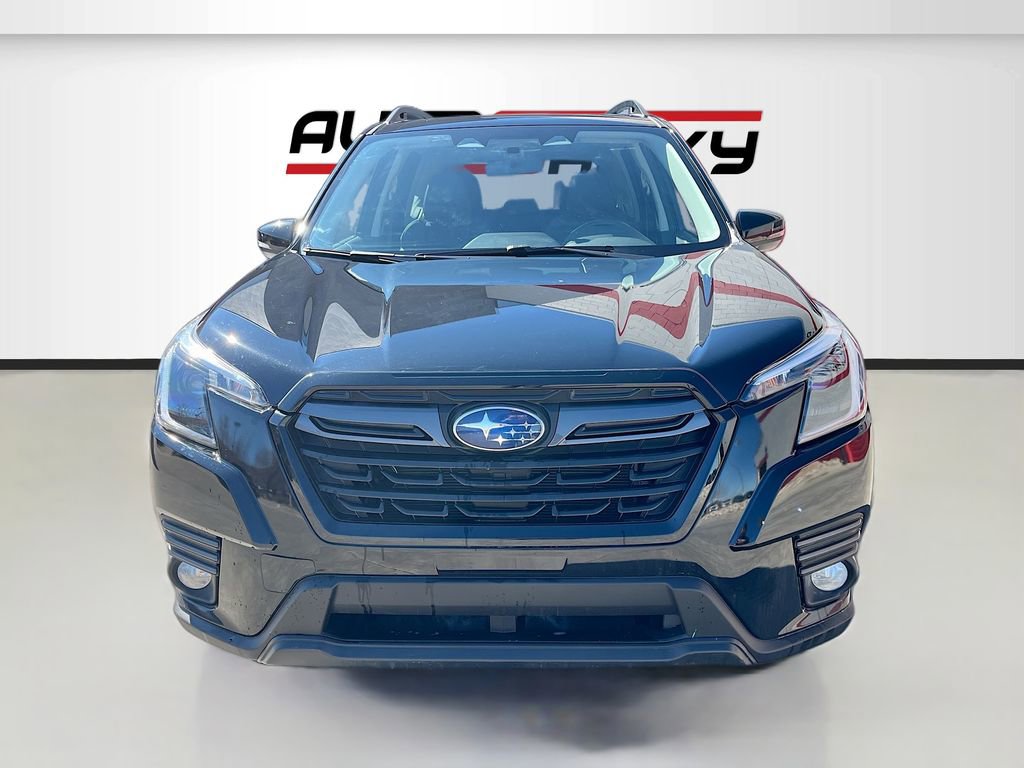 Used 2023 Subaru Forester Limited image 2