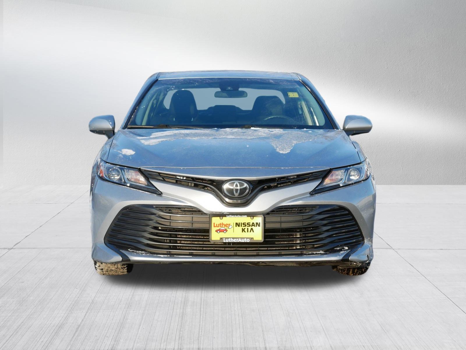 Used 2020 Toyota Camry LE image 2