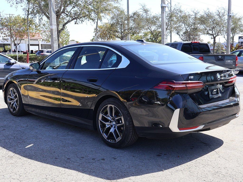 Used 2025 BMW i5 xDrive40 w/ Premium Package AWD/4WD image 11