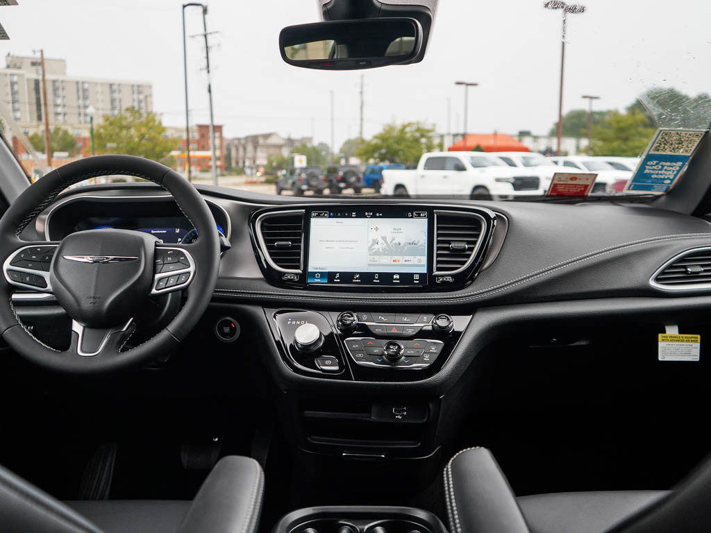 New 2026 Chrysler Pacifica Select image 17