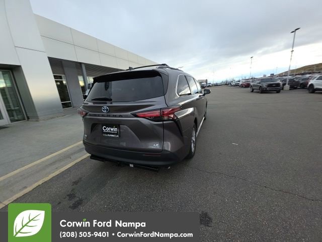 Used 2022 Toyota Sienna LE image 6