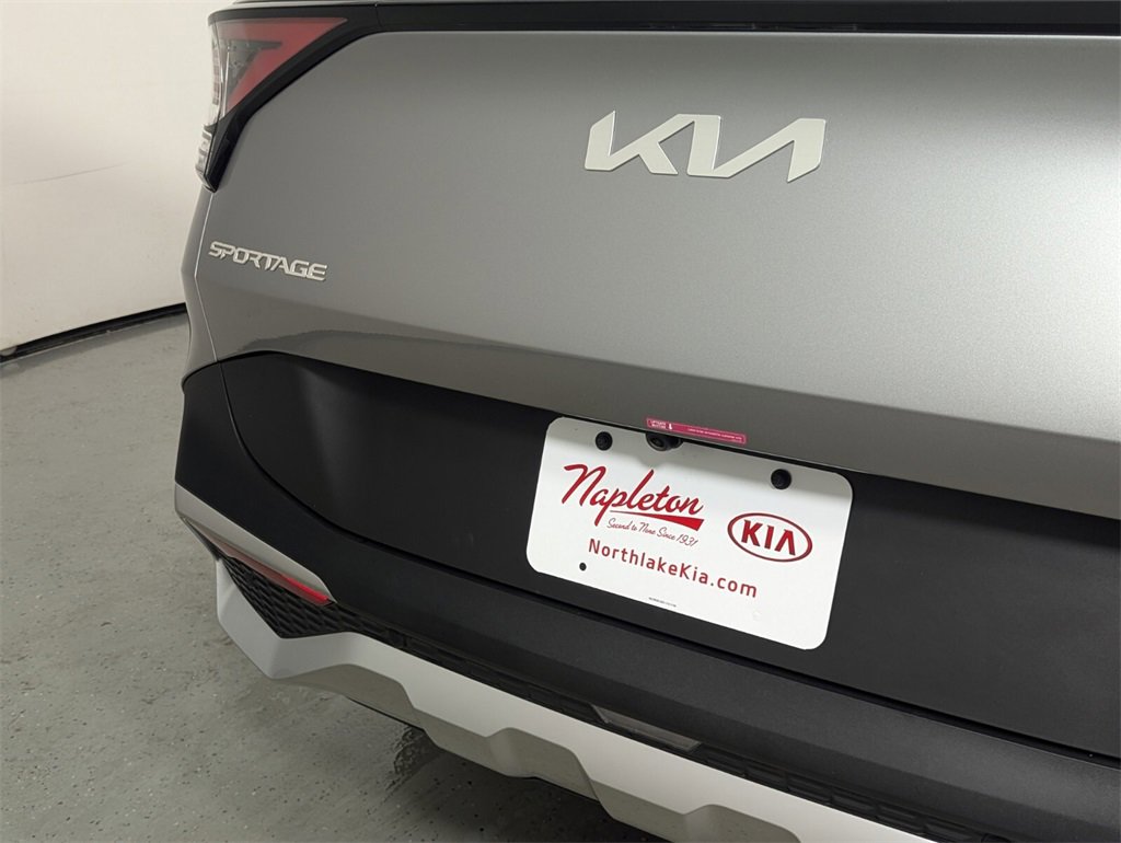 Used 2025 Kia Sportage LX image 8
