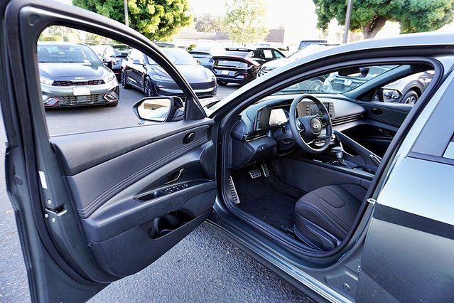 Certified 2026 Hyundai Elantra Sport FWD image 33