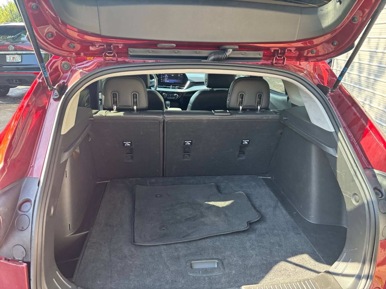 Used 2025 Chevrolet Trax LT FWD image 21