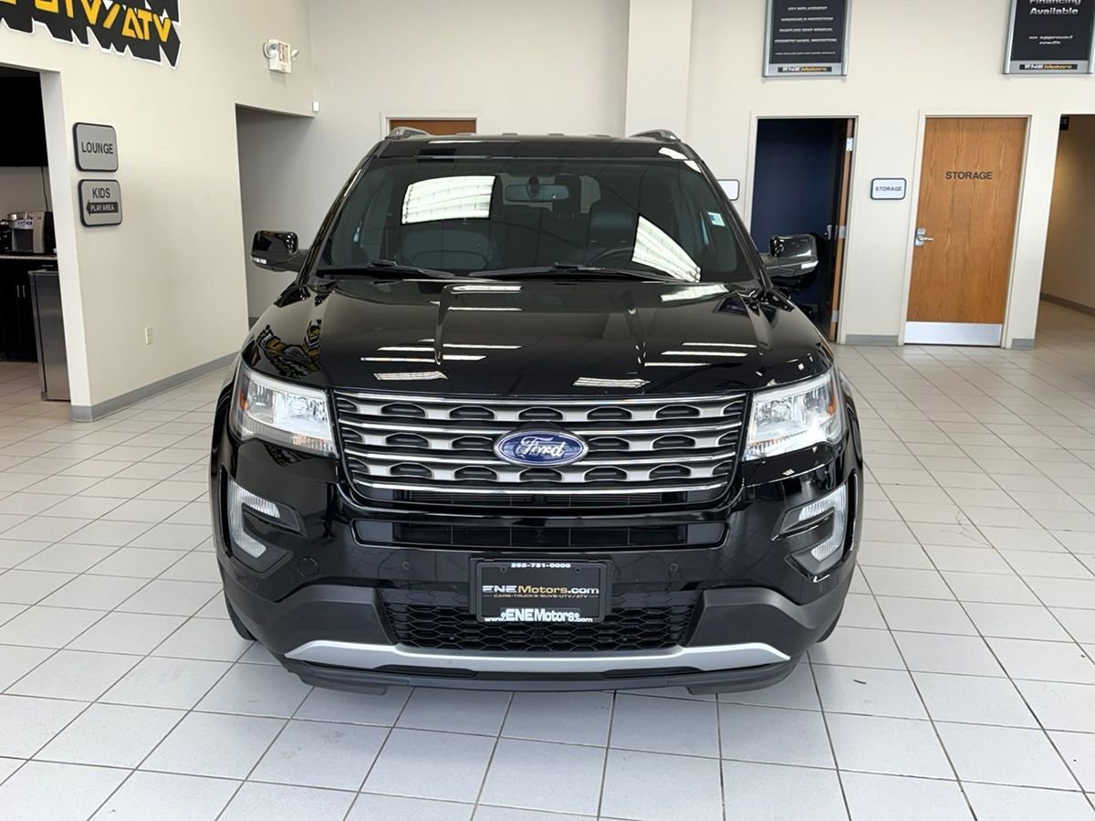 Used 2017 Ford Explorer XLT w/ Equipment Group 202A AWD/4WD image 3
