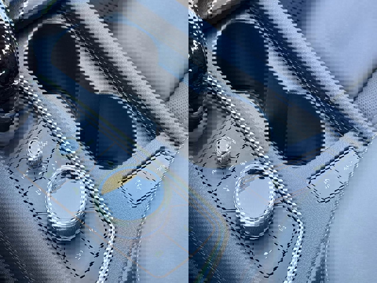 Certified 2025 Cadillac XT6 Premium Luxury w/ Platinum Package image 32