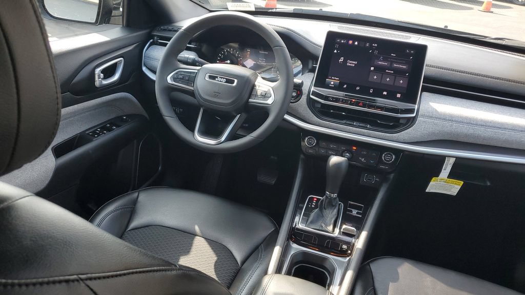 Used 2023 Jeep Compass Latitude w/ Convenience Group AWD/4WD image 13