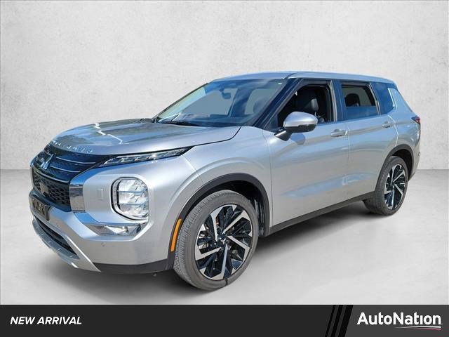 Used 2022 Mitsubishi Outlander SE image 1