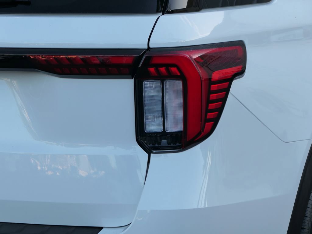 Used 2025 Ford Explorer Active w/ Active Comfort Package image 5