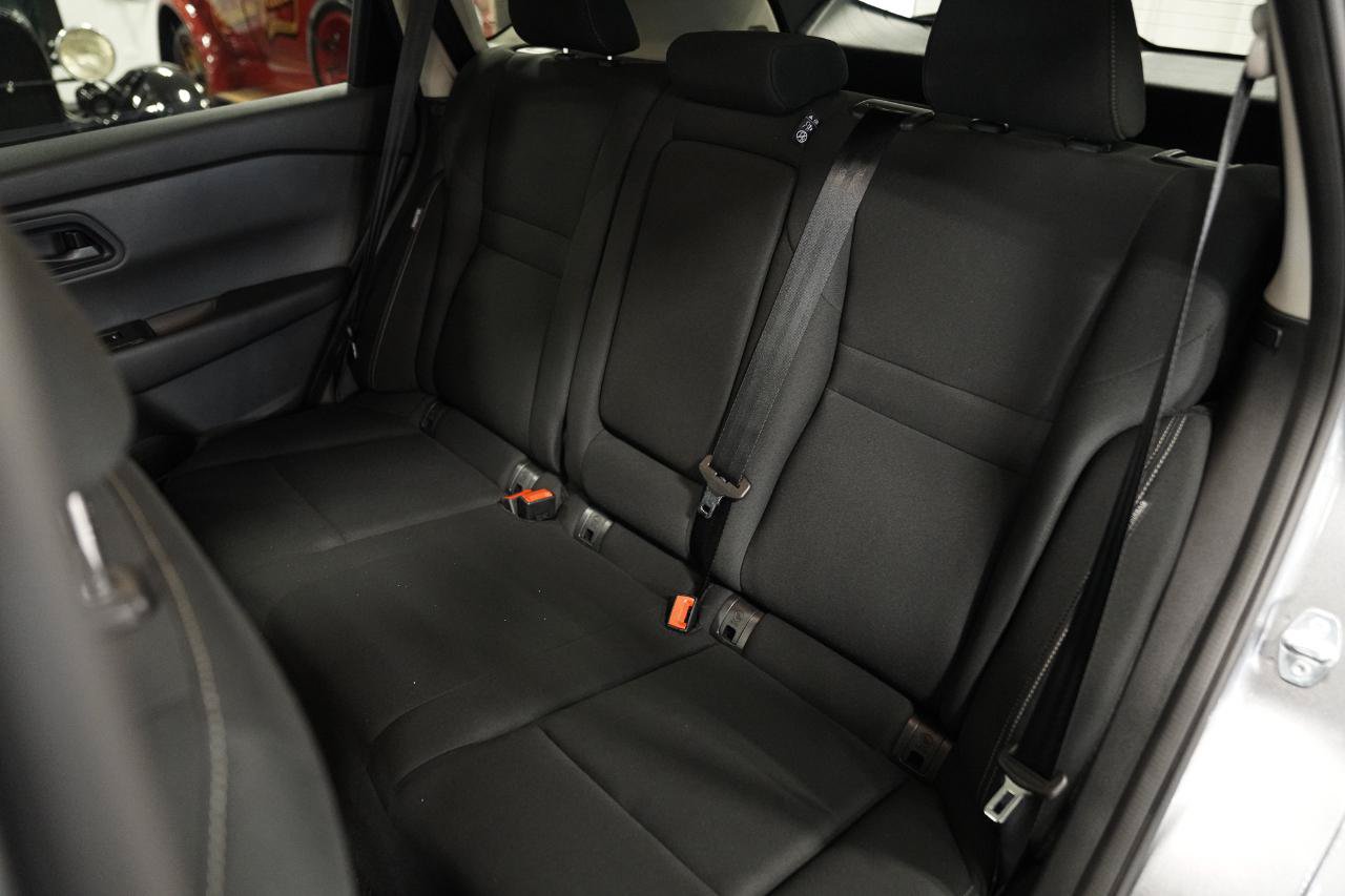 Used 2024 Nissan Rogue S AWD/4WD image 28