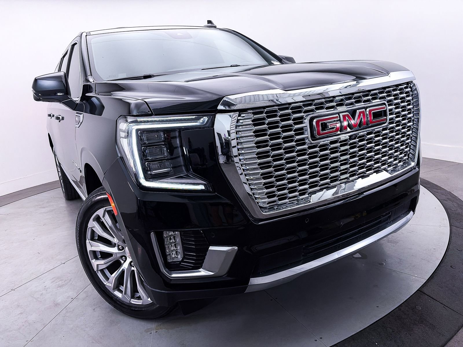 Used 2023 GMC Yukon XL Denali AWD/4WD image 10