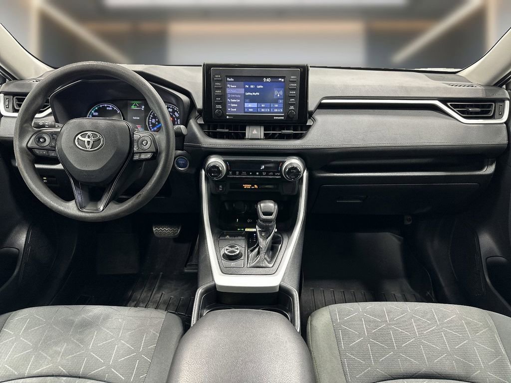 Used 2021 Toyota RAV4 XLE AWD/4WD image 10