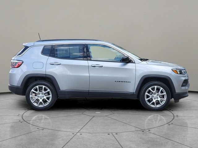 Certified 2022 Jeep Compass Latitude w/ Sun and Sound Group AWD/4WD image 13