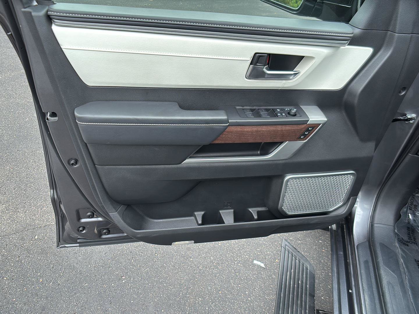 Used 2025 Toyota Sequoia Capstone AWD/4WD image 6