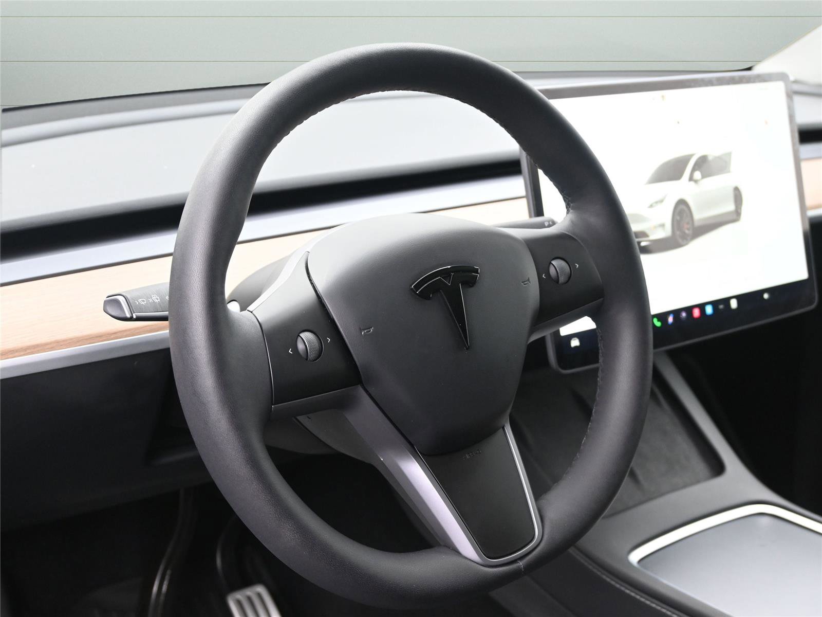 Used 2025 Tesla Model Y Performance image 6