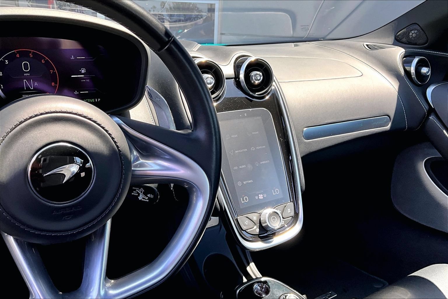 Used 2021 McLaren GT RWD image 6