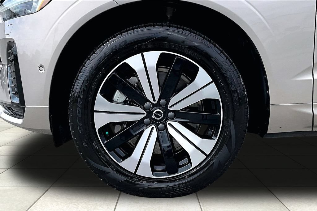 Used 2024 Volvo XC60 T8 Plus w/ Protection Package Premier AWD/4WD image 9