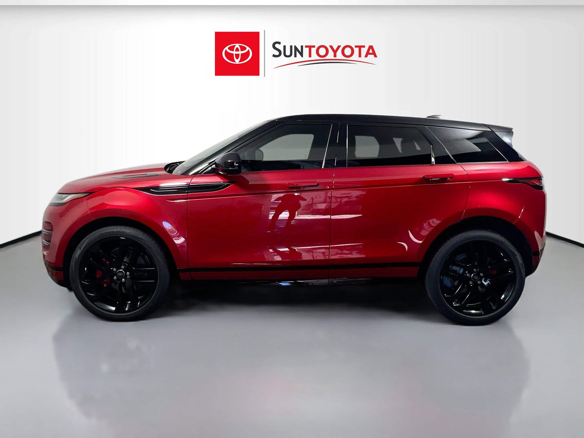 Used 2023 Land Rover Range Rover Evoque R-Dynamic SE image 7