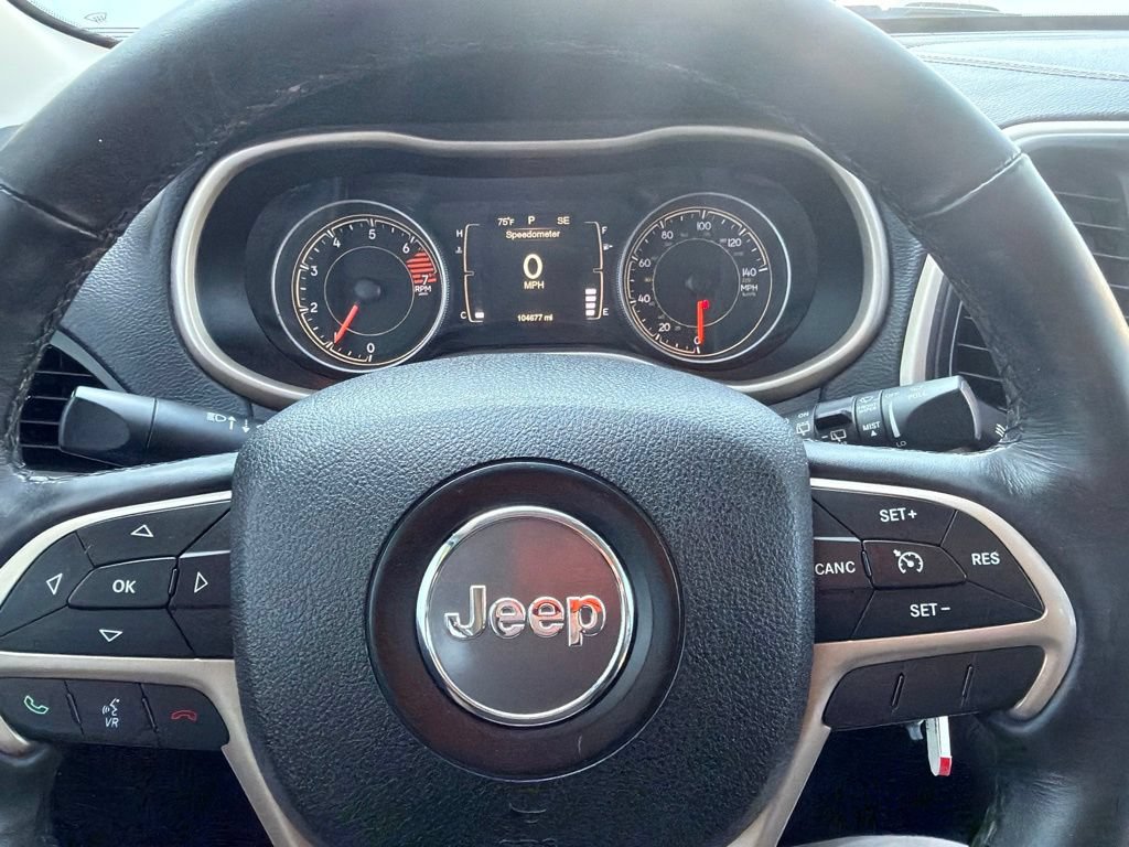 Used 2016 Jeep Cherokee Sport w/ Cold Weather Group FWD image 14
