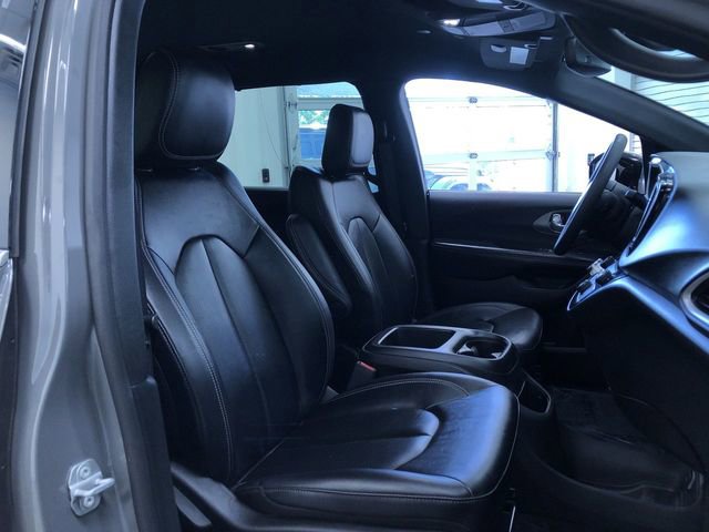 Used 2025 Chrysler Pacifica Select FWD image 22