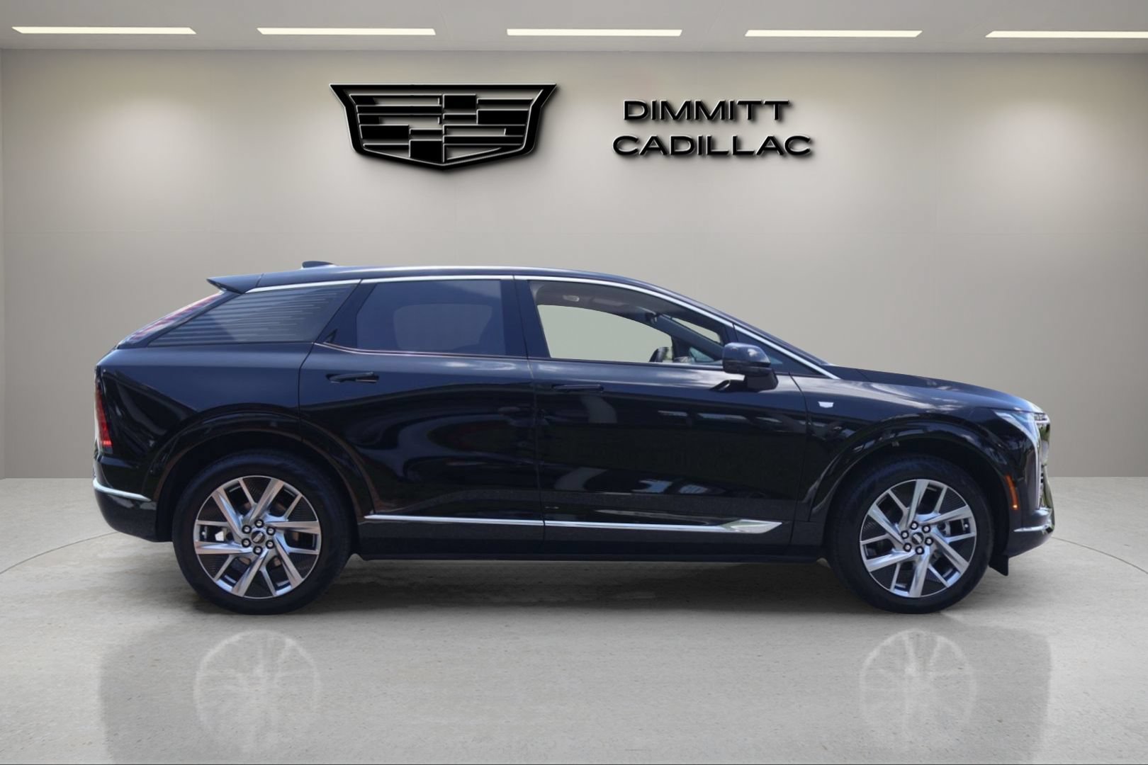New 2026 Cadillac Optiq Luxury 2 RWD image 4