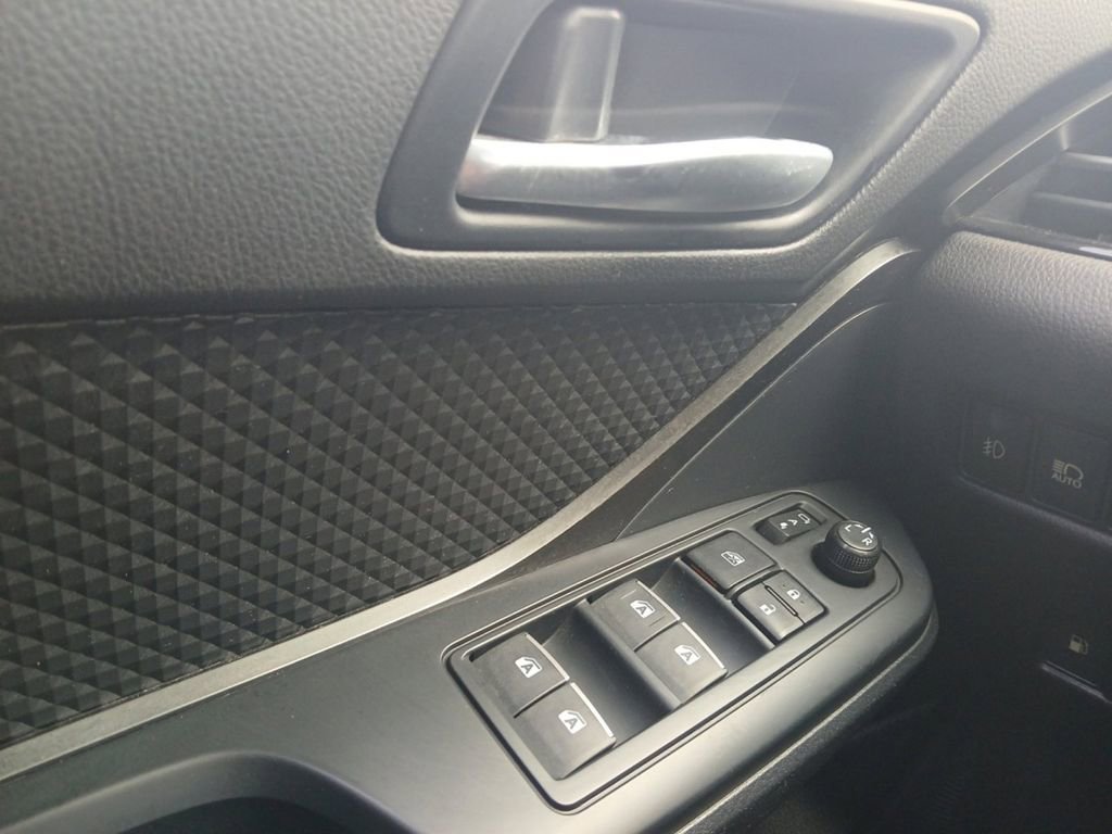 Used 2018 Toyota C-HR XLE FWD image 8