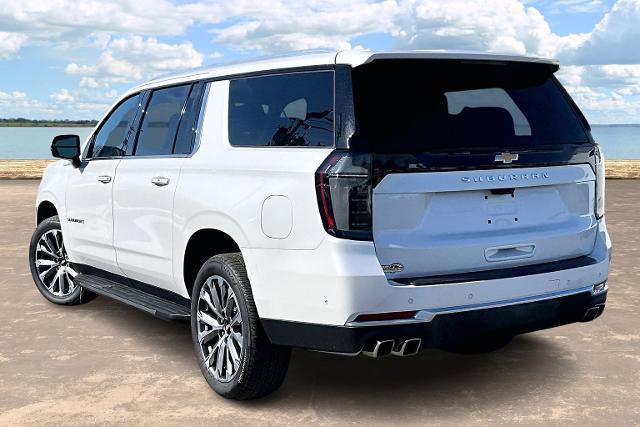 Used 2025 Chevrolet Suburban High Country image 4
