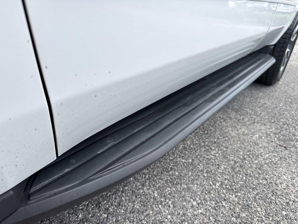 Used 2017 Chevrolet Tahoe LT w/ Luxury Package AWD/4WD image 13