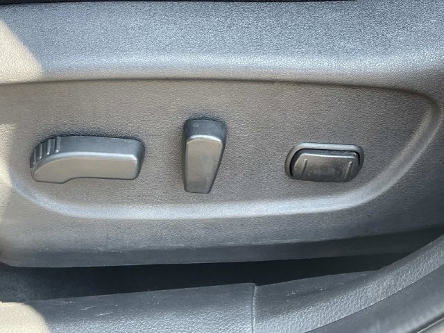 Used 2020 Nissan Rogue SV FWD image 25