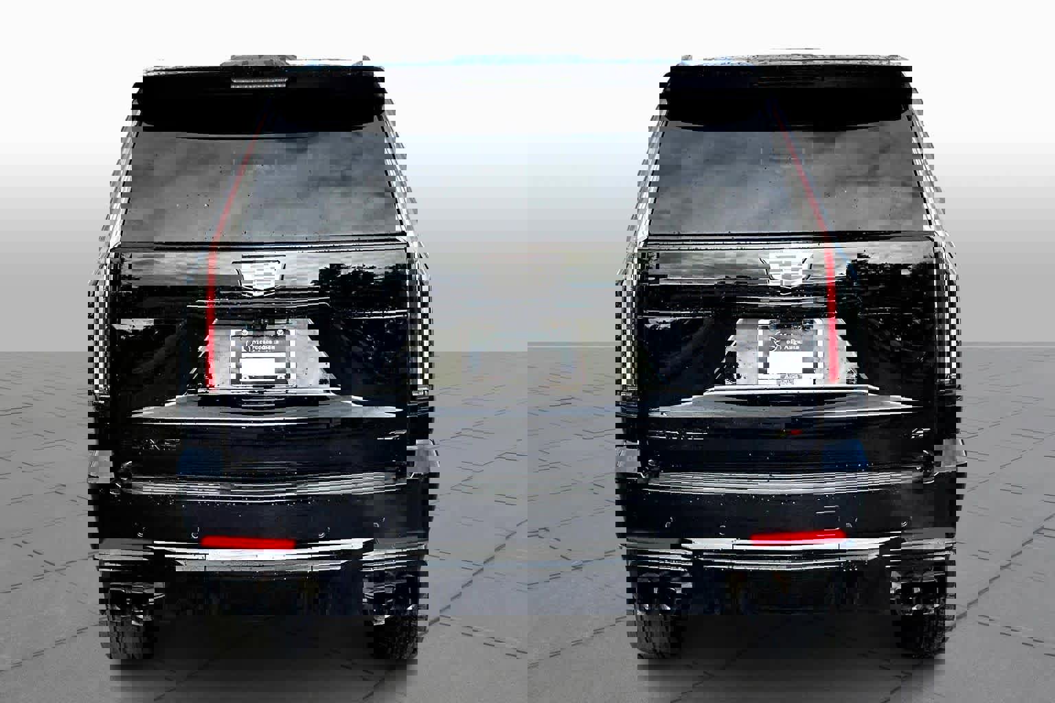 Used 2025 Cadillac Escalade V w/ LPO, ONYX Package image 4