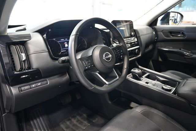 Used 2025 Nissan Pathfinder SV image 21