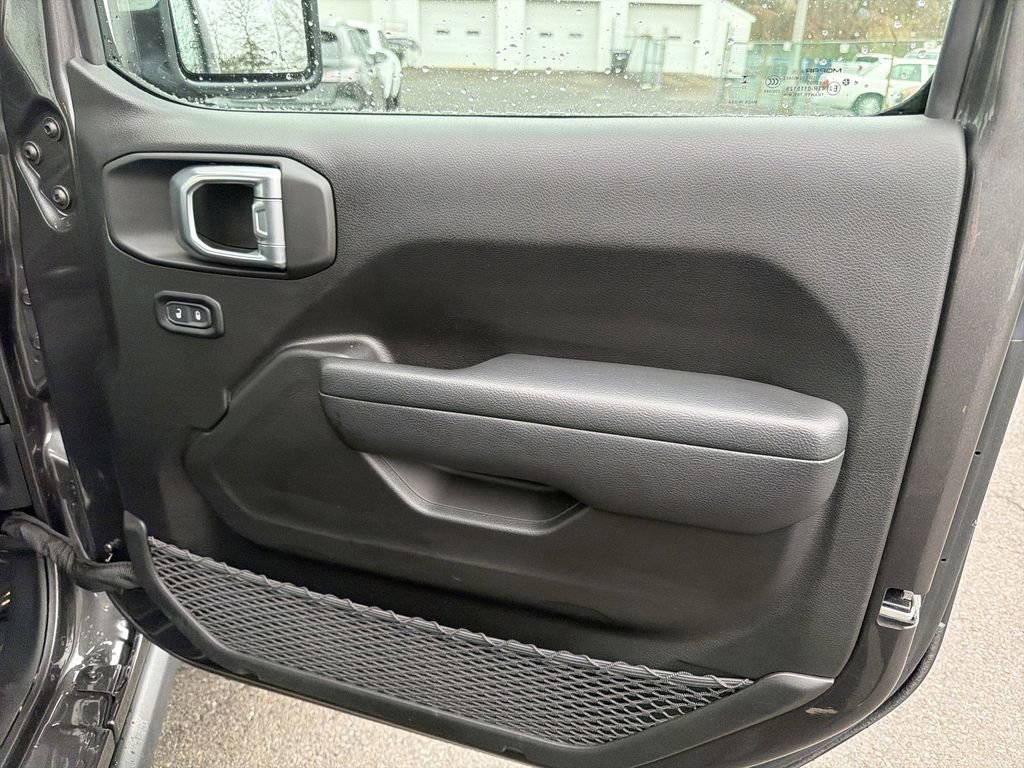 Used 2024 Jeep Wrangler Unlimited image 15